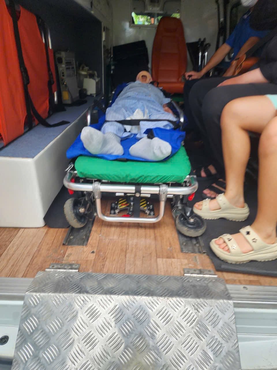 Vận chuyển bệnh nhân đến bệnh viện